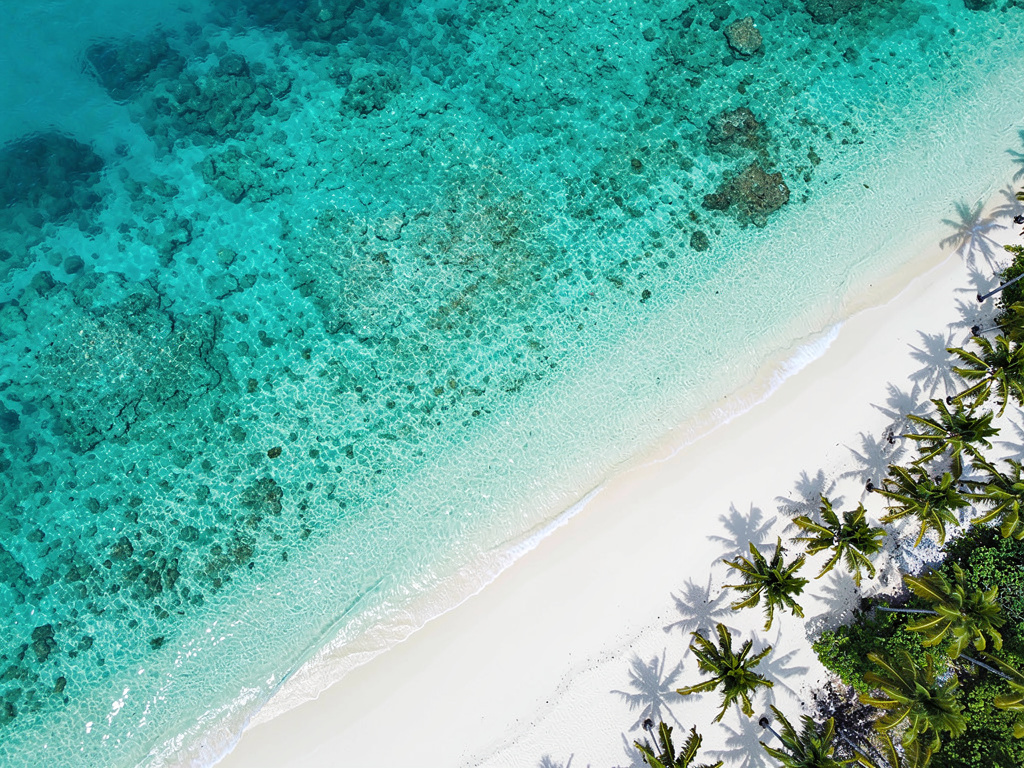 Lagon turquoise et plage de sable blanc de l'île Maurice